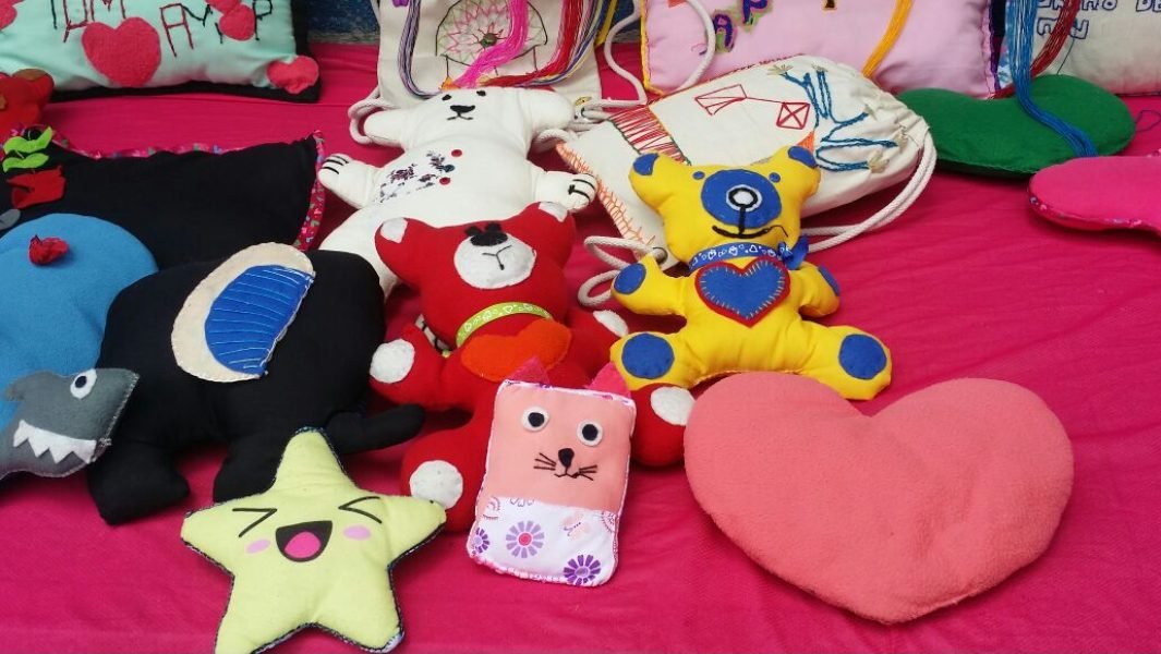 Comprender al otro, que usted siempre nos decía que teníamos que respetar las palabras de los demás, o sea, la opinión, aprender a respetar la opinión, comprender a los demás, a ser más solidario, porque entonces cuando hay un compañero que no sabe uno le ayuda, le enseña, hay que ir entendiéndolo; si le queda muy duro para aprender hay que saberle enseñar”